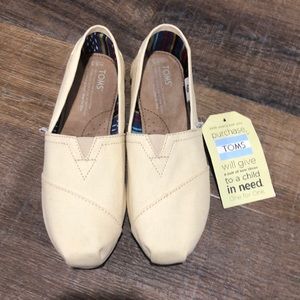 Toms brand new with tags natural canvas 6.5